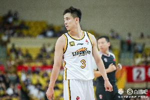 高效全能！赵继伟上半场三分2中2得到8分1板5助1断1帽