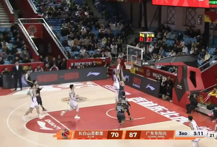 世俱杯买球-朱芳雨神了！40+顶级外援完美接班马尚，广东第十二冠稳了？|奎因|胡明轩|马尚-布鲁克斯|徐杰|广东男篮_新浪体育_新浪新闻