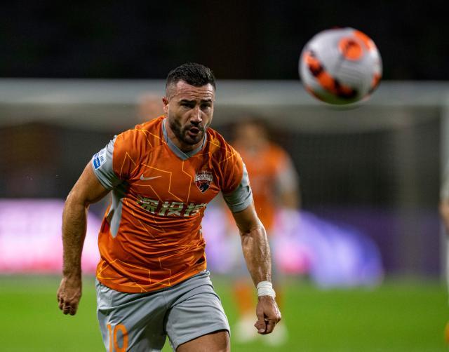 世俱杯买球-【中超】鸭梨传射穆谢奎丢点 浙江0比2不敌深圳